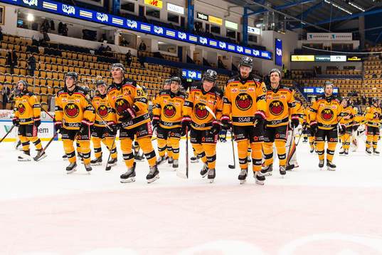 Luleås spelare tackar supportrarna