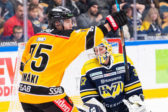 s målvakt Jonas Gunnarsson deppar