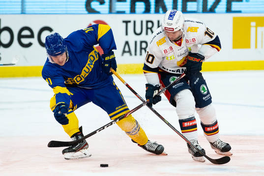 Frölundas Samuel Fagemo och Djurgårdens Niclas Bergfors