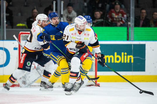 Djurgårdens Patrik Berglund och Frölundas Patrik Carlsson