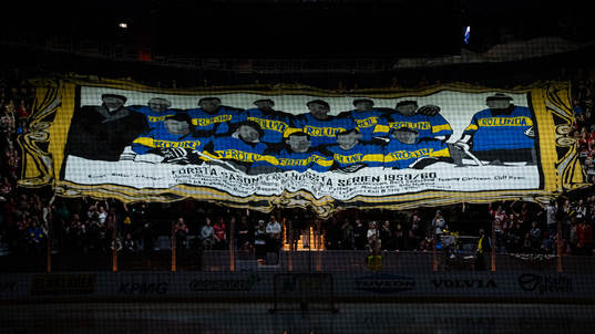 Frölundas klack med tifo innan ishockeymatchen i SHL