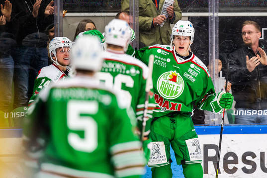 Rögles Kevin Wennström jublar med Adam Edström