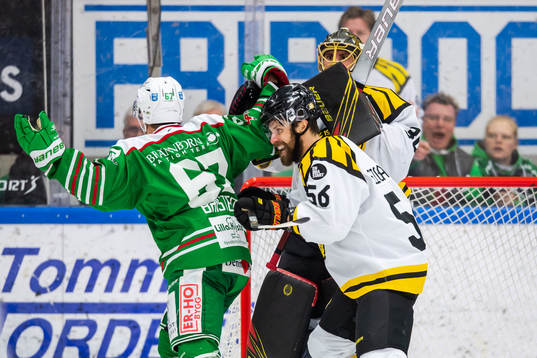 Brynäs Jonathan Sigalet och målvakt Joacim Eriksson i