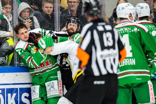Rögles Daniel Zaar i bråk