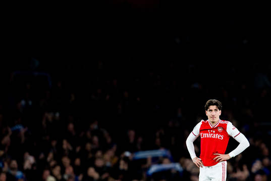 Héctor Bellerín of Arsenal looks dejected