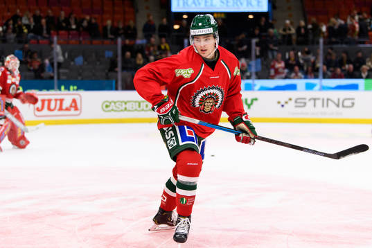 Frölundas Jonatan Lundin Andersson värmer upp innan