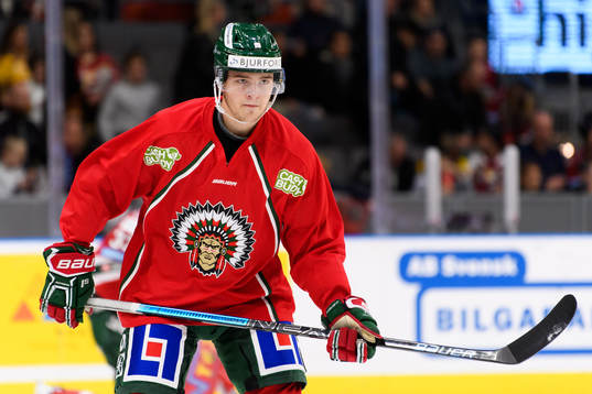 Frölundas Jonatan Lundin Andersson värmer upp innan