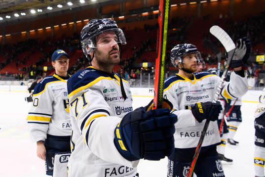 s Linus Fröberg tackar publiken