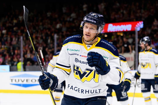 s Simon Önerud jublar