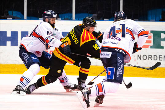Växjös Daniel Rahimi och Brynäs Jaedon Descheneau