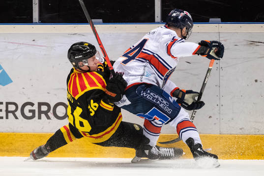 Brynäs Linus Ölund och Växjös Brendan Shinnimin