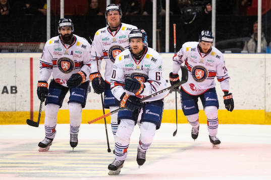 Växjös Erik Josefsson jublar