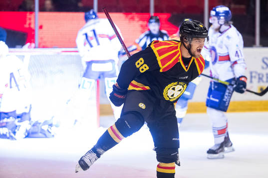 Brynäs Jaedon Descheneau  jublar