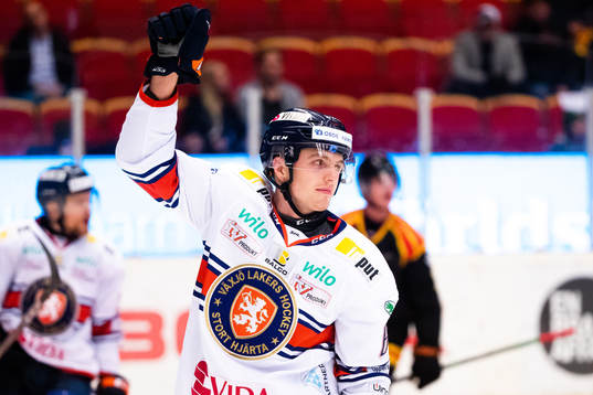 Växjös Linus Högberg jublar