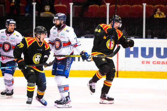 Brynäs Daniel Mannberg och Emil Molin jublar