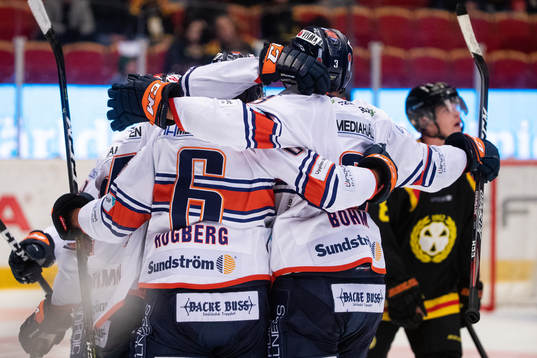 Växjös spelarna jublar
