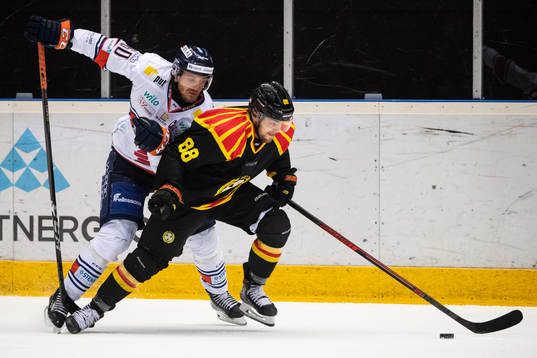 Växjös Erik Josefsson och Brynäs Jaedon Descheneau