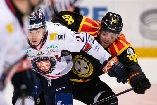 Växjös Pontus Holmberg och Brynäs Jaedon Descheneau