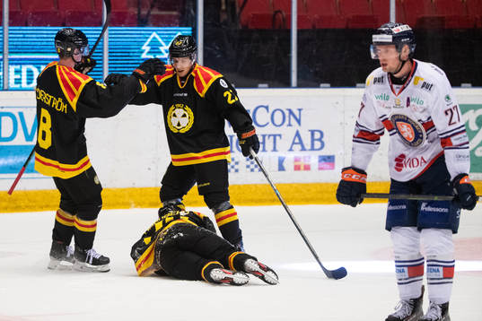 Brynäs Emil Forslund jublar