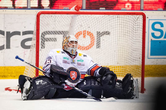 Växjös målvakt Viktor Andrén deppar