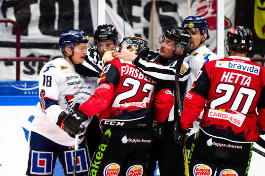 Linköpings Axel Ottosson och Malmö Redhawks Christoffer