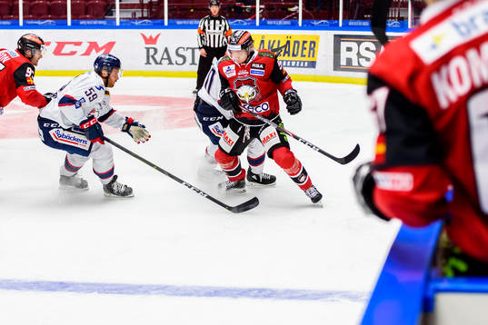 Linköpings Anton Mylläri  och  Malmö Redhawks Tobias