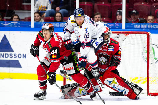 Linköpings Anton Mylläri oroar framför Malmö Redhawks