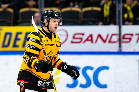 Skellefteås Oscar Möller jublar