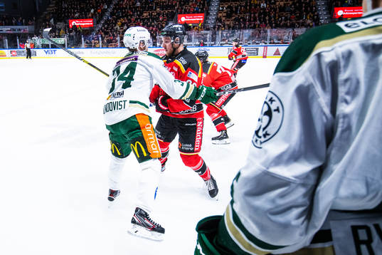 Färjestads Michael Lindqvist och Luleås Robin Kovacs