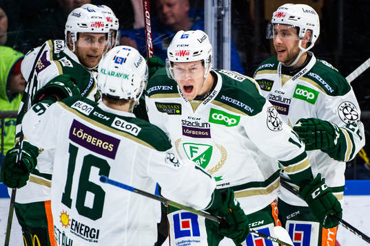 Färjestads Victor Ejdsell jublar