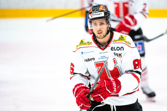 Örebros Mathias Bromé jublar
