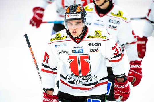 Örebros Glenn Gustafsson  jublar