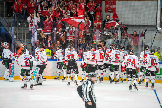 Örebros spelare jublar