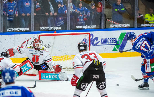 Oskarshamns Jonas Engström missar en målchans