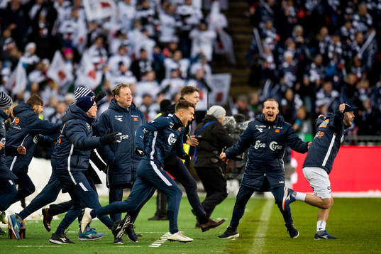Bjarne Berntsen, head coach of Viking, and the team of