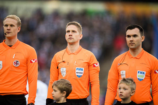 Runar Langseth, assistant referee, Espen Andreas Eskås,