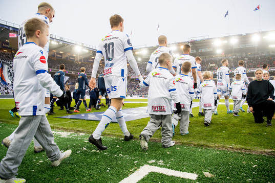 The players of Haugesund enter the pitch
