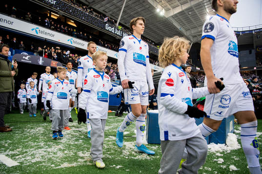 Martin Samuelsen of Haugesund enters the pitch