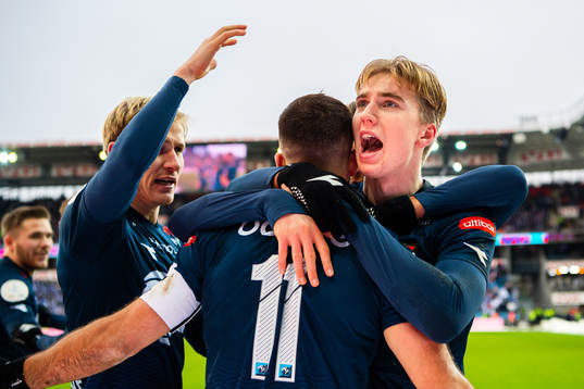 Zlatko Tripic and Kristian Thorstvedt of Viking celebrate