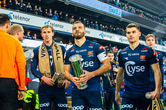 Zlatko Tripic of Viking with the trophy