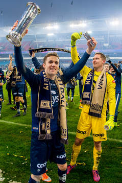 Fredrik Torsteinbø of Viking celebrates with the trophy