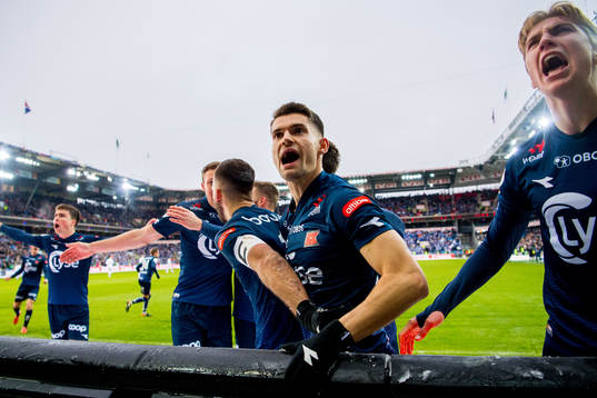 Ylldren Ibrahimaj of Viking celebrates