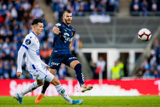 Pascal Gregor of Haugesund and Zlatko Tripic of Viking
