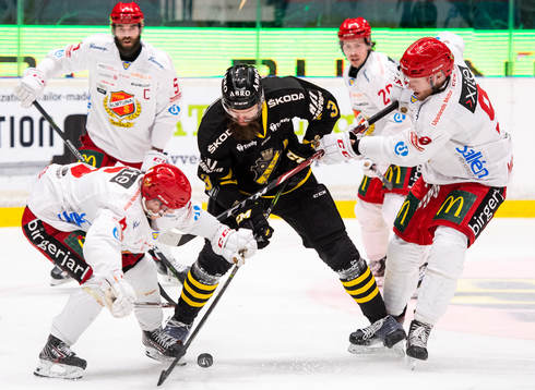 s Johan Larsson och Almtunas Tony Mårtensson