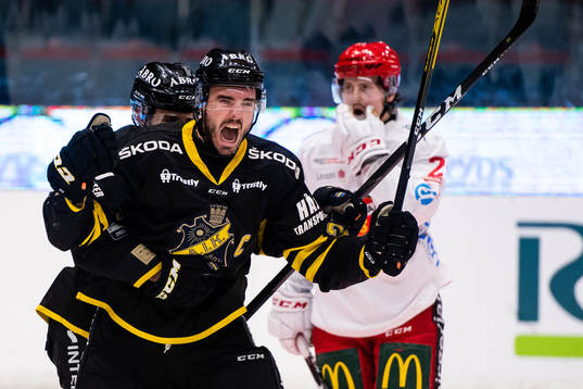 s Jacob Dahlström jublar