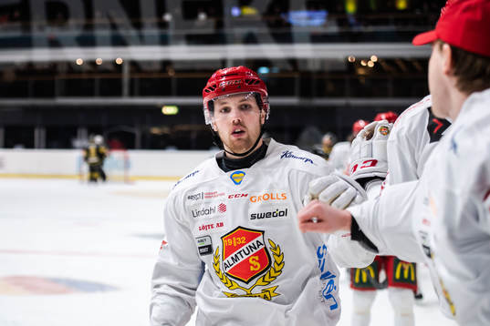 Almtunas Mattias Johansson jublar