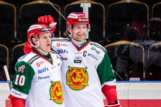 Moras Dustin Gazley och Adam Masuhr jublar