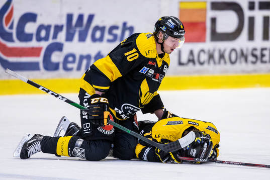 Västerås Viktor Hertzberg ligger skadad