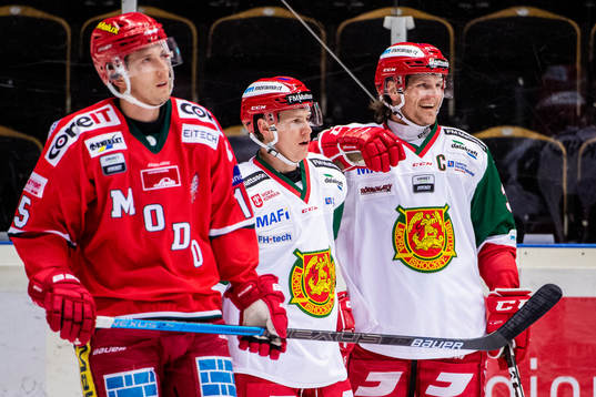 Moras Dustin Gazley och Adam Masuhr jublar