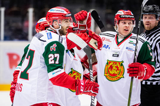 Moras Brant Harris och Jonathan Granström jublar